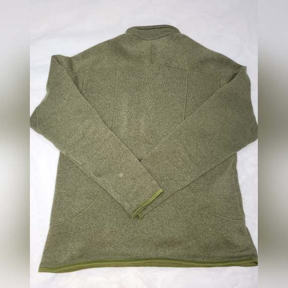 Patagonia Green Quarter Zip Up Sweater with Earthy Appeal - Picture 8 of 8